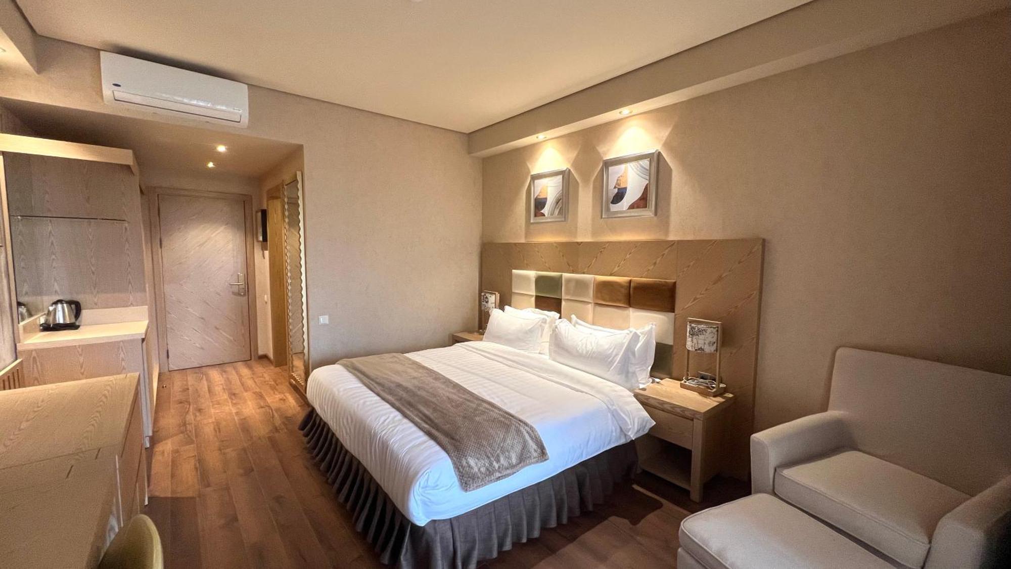 Luxury Oasis Apartment Chakvi Room photo